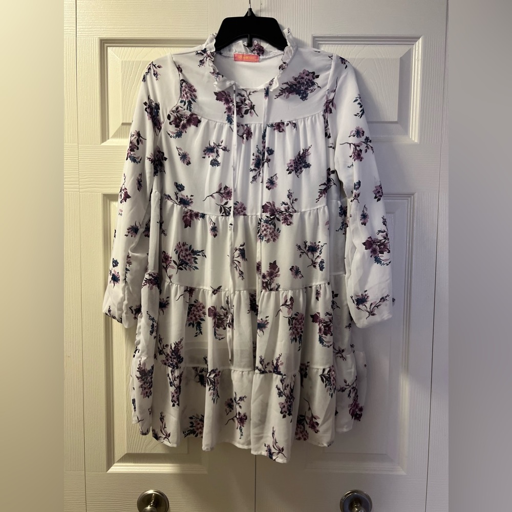 Elegant White and Purple Mini Dress with Long Sleeves